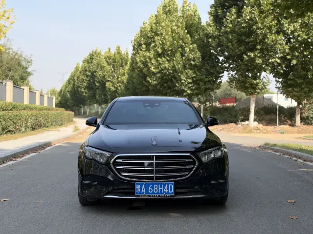 Mercedes-Benz E-Class — Фото автомобиля 2