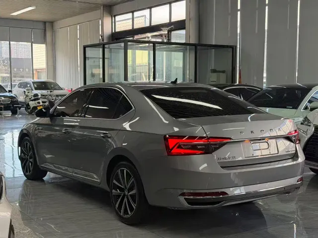 Skoda Superb — Фото автомобиля 12