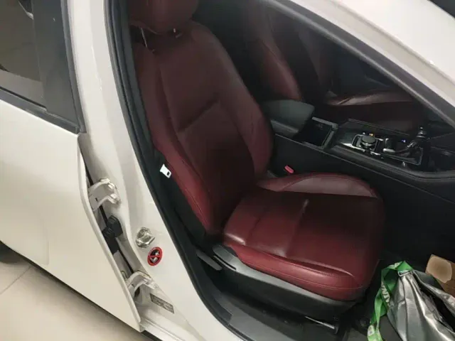 Mazda Axela — Фото автомобиля 24