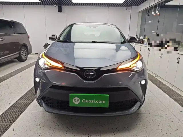 Toyota C-HR — Фото автомобиля 2