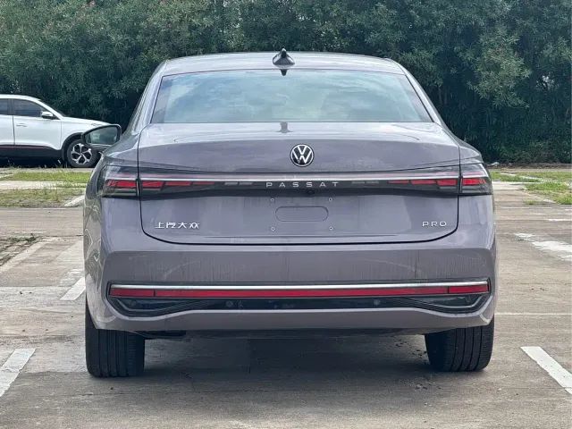 Volkswagen Passat — Фото автомобиля 8