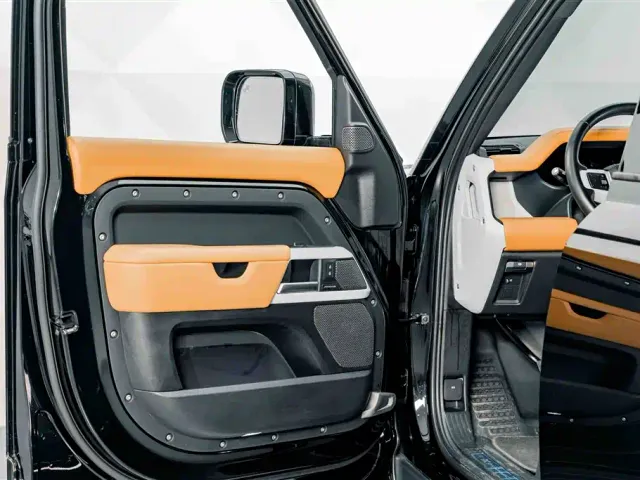Land Rover Defender — Фото автомобиля 22