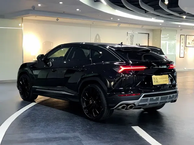 Lamborghini Urus — Фото автомобиля 4