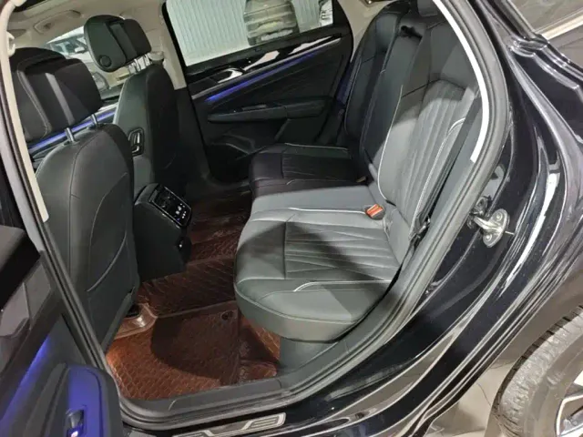 Volkswagen Passat — Фото автомобиля 16