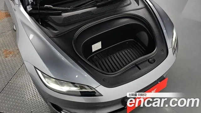 Tesla Model 3 — Фото автомобиля 5
