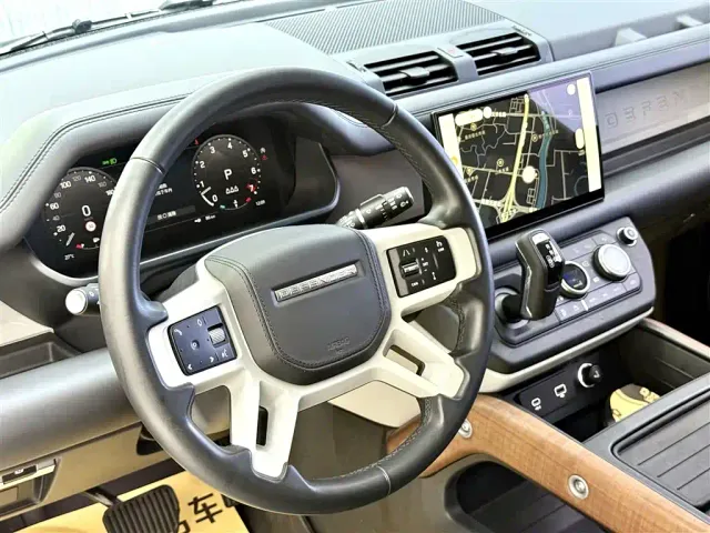 Land Rover Defender — Фото автомобиля 15