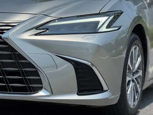 Lexus ES — Фото автомобиля 15