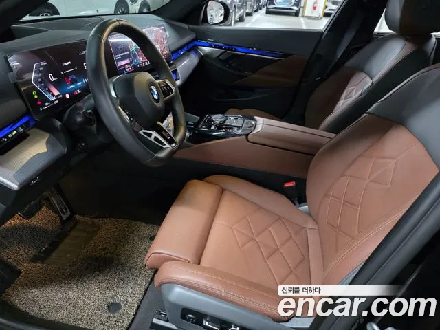 BMW 5 Series G60 — Фото автомобиля 9