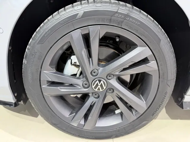 Volkswagen Golf — Фото автомобиля 18