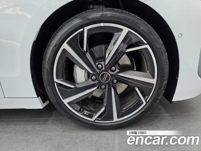 Audi A6 e-Tron — Фото автомобиля 5