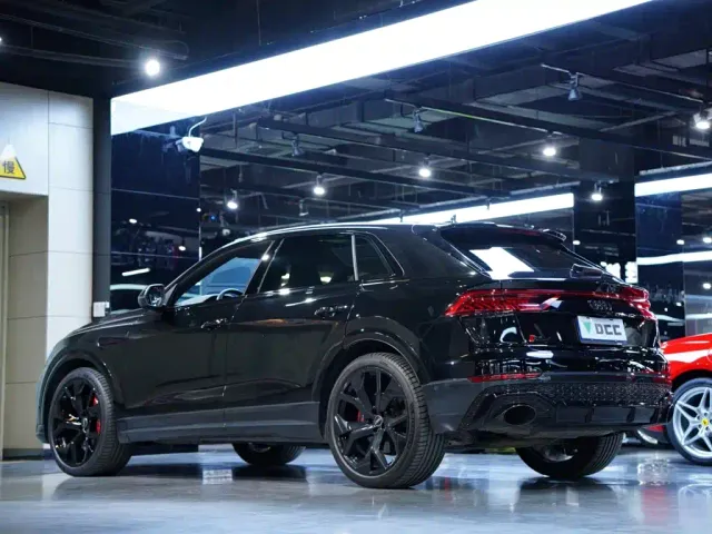 Audi RS Q8 — Фото автомобиля 7