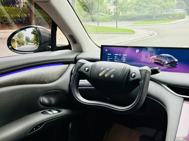IM Motors LS6 — Фото автомобиля 17