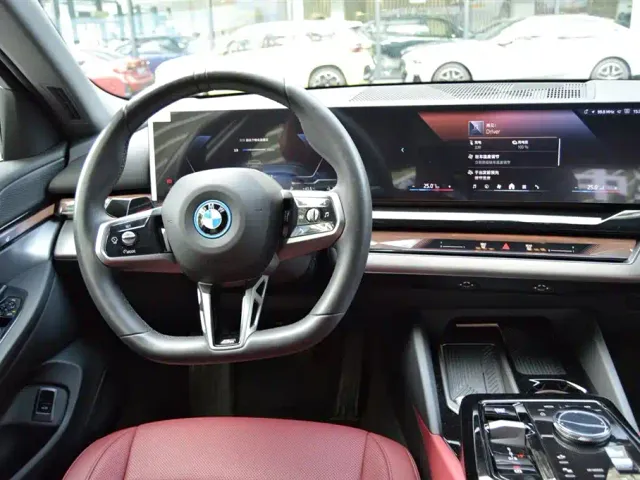 BMW i5 — Фото автомобиля 8