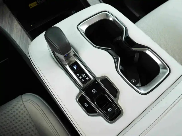 Lexus LM — Фото автомобиля 10