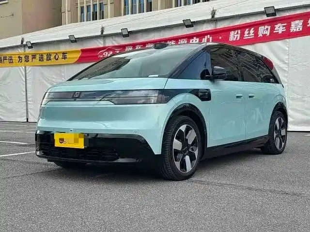 Zeekr Mix — Фото автомобиля 2