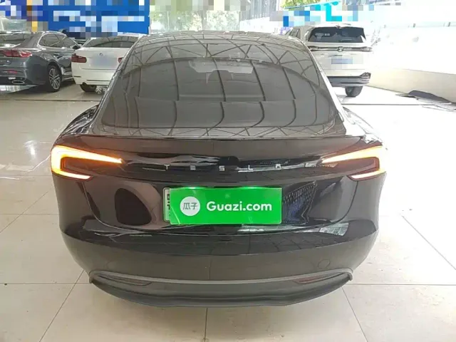 Tesla Model 3 — Фото автомобиля 5