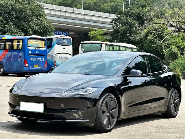 Фотография автомобиля — Tesla Model 3