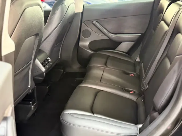 Tesla Model Y — Фото автомобиля 8