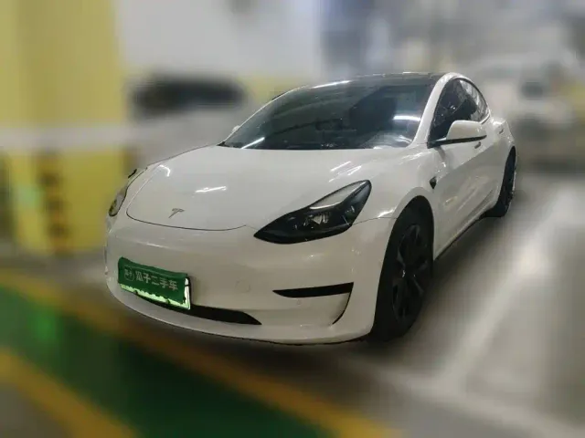 Фотография автомобиля — Tesla Model 3