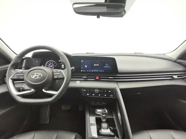 Hyundai Elantra — Фото автомобиля 5