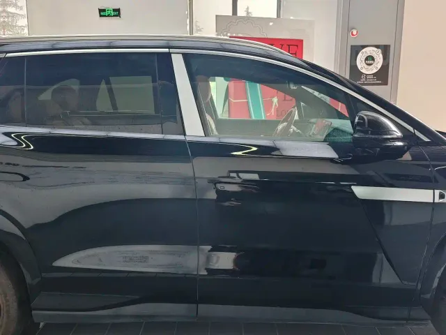 BYD Tang L — Фото автомобиля 22