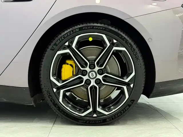Xiaomi SU7 — Фото автомобиля 9