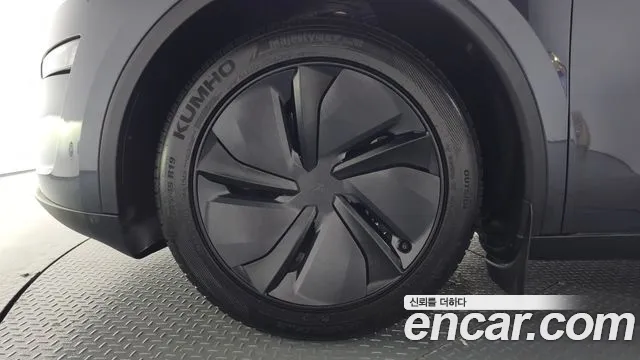 Tesla Model Y — Фото автомобиля 4