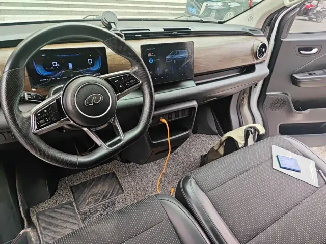 Ruichi New Energy EC75 — Фото автомобиля 5