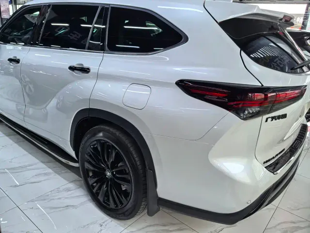 Toyota Highlander — Фото автомобиля 4