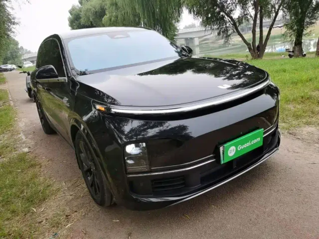 Li Auto L8 — Фото автомобиля 3