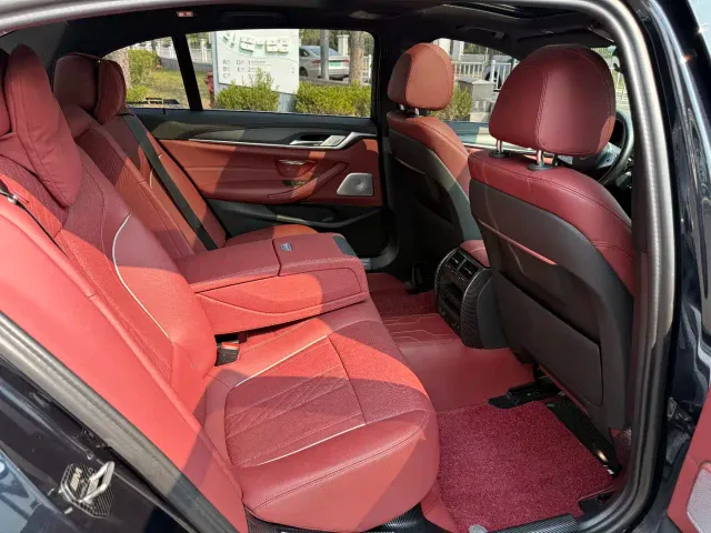 BMW 5 Series — Фото автомобиля 12
