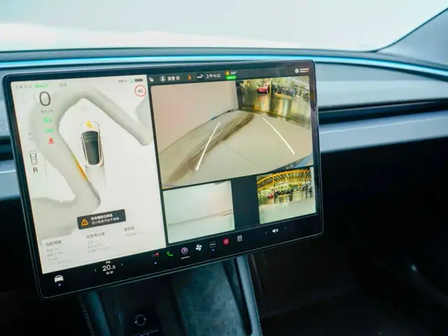 Tesla Model 3 — Фото автомобиля 20