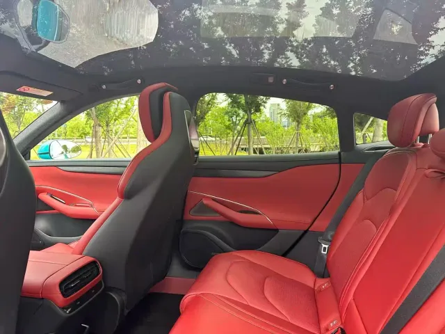 Xiaomi SU7 — Фото автомобиля 9