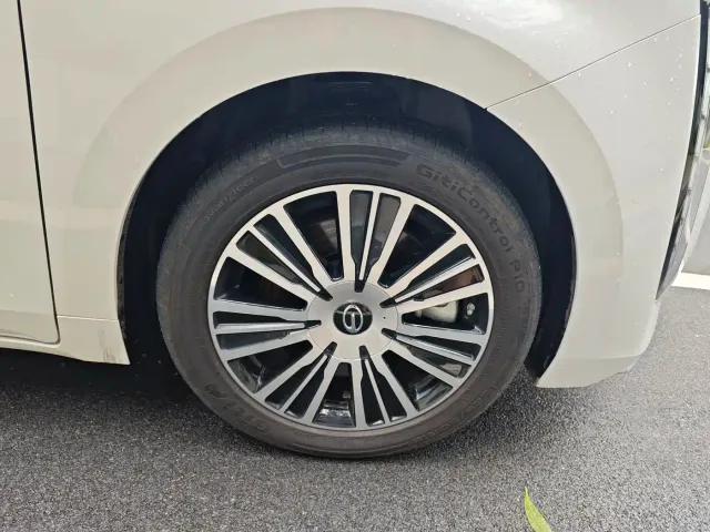 GAC Trumpchi E8 — Фото автомобиля 28
