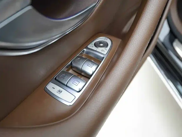 Mercedes-Benz E-Class — Фото автомобиля 10