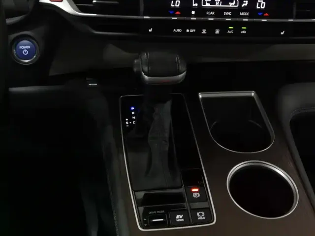 Toyota Granvia — Фото автомобиля 13