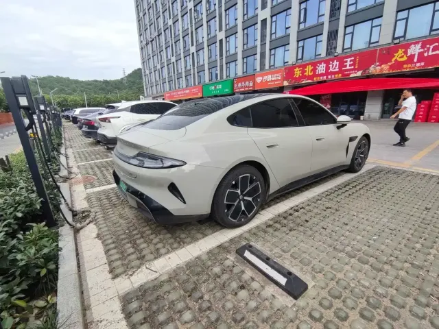 Xiaomi Auto Xiaomi SU7 2024 RWD Ultra Long Range Advanced Smart Driving Pro Edition — Фото автомобиля 4