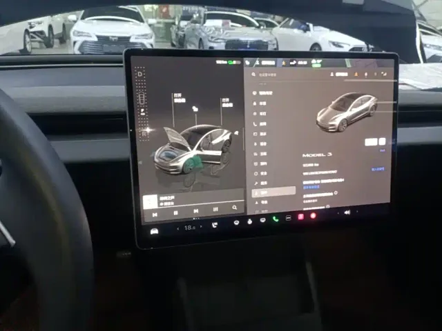 Tesla Model 3 — Фото автомобиля 12