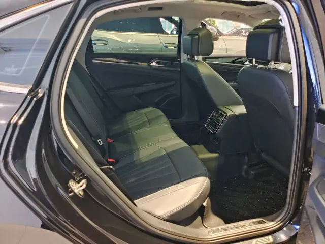 Volkswagen Passat — Фото автомобиля 9