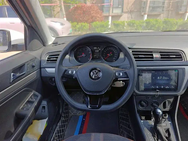 Volkswagen Lavida — Фото автомобиля 2