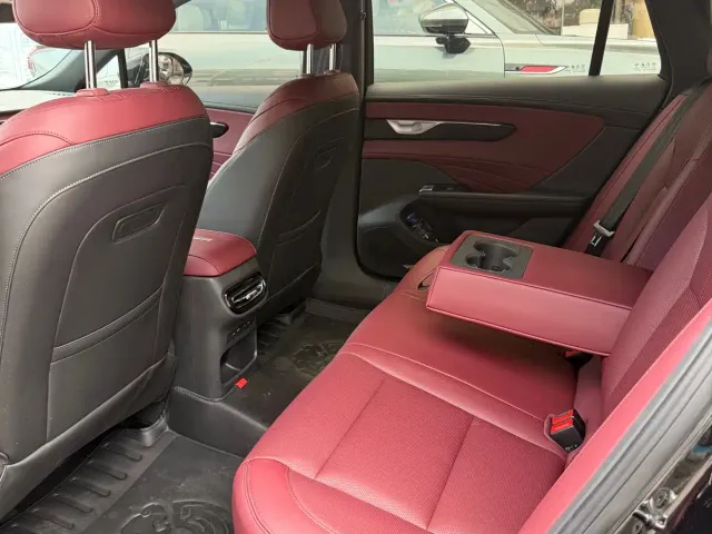Hongqi H5 — Фото автомобиля 10
