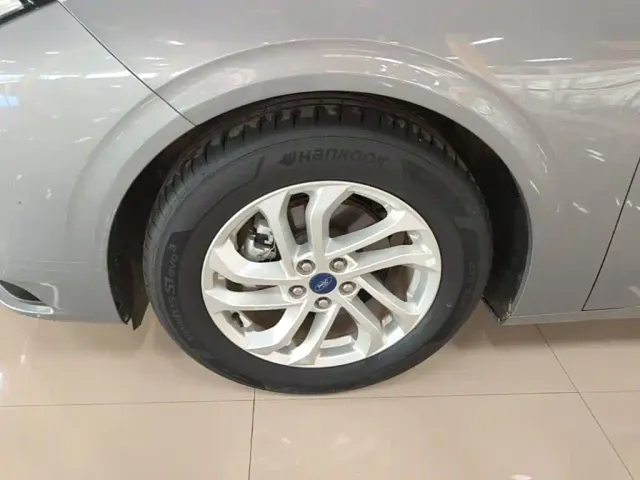 Ford Mondeo — Фото автомобиля 24