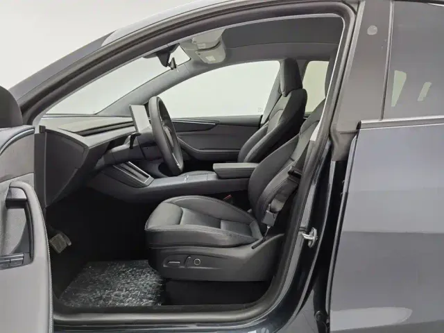 Tesla Model Y 2025 Rear-Wheel Drive — Фото автомобиля 10