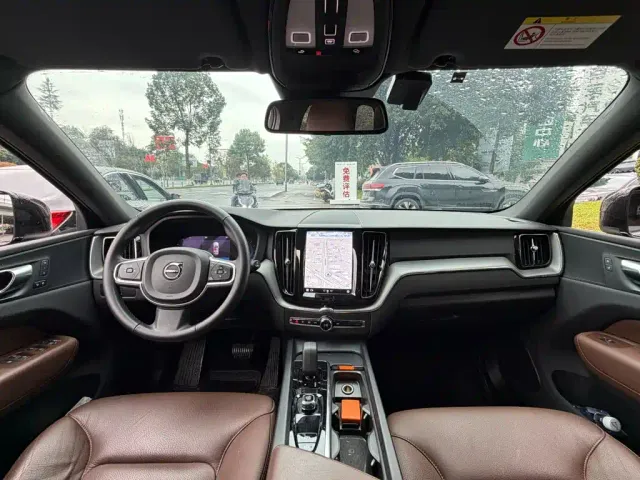 Volvo XC60 — Фото автомобиля 13