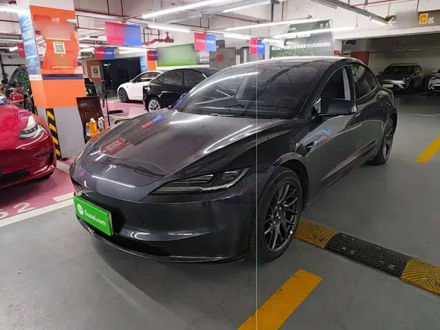 Фотография автомобиля — Tesla Model 3