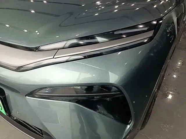 BYD Tang L — Фото автомобиля 23