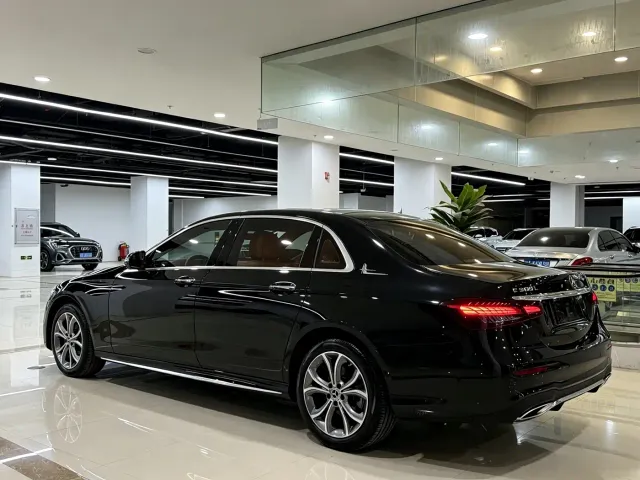 Mercedes-Benz E-Class — Фото автомобиля 7