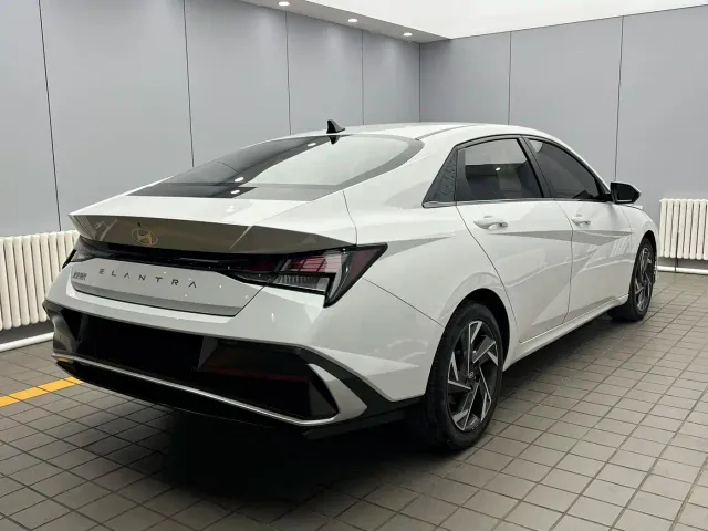Hyundai Elantra — Фото автомобиля 6