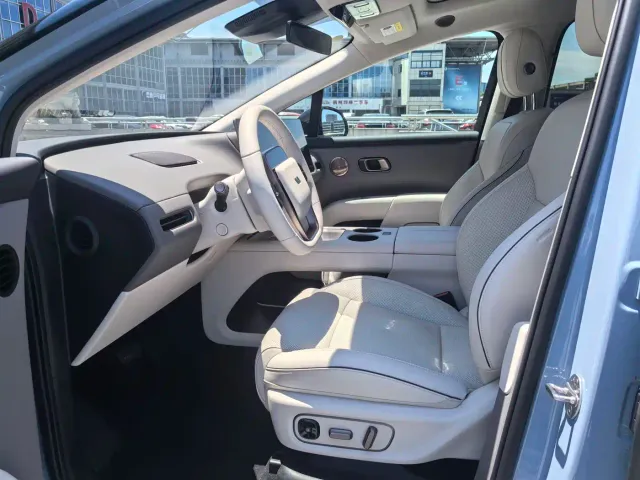 Li Auto i8 — Фото автомобиля 14