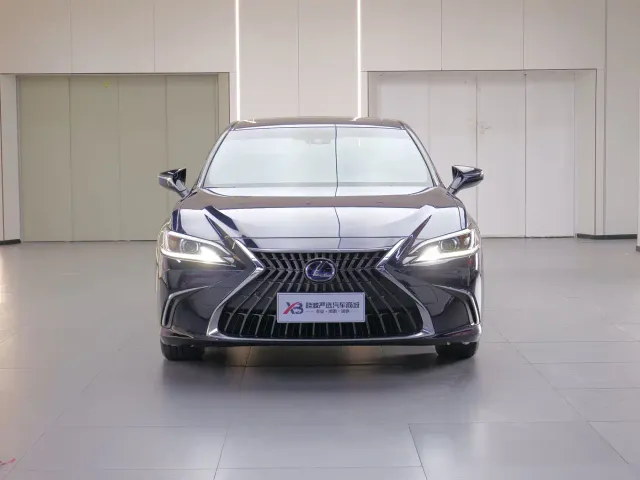 Lexus ES — Фото автомобиля 3